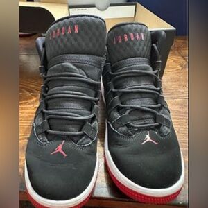 Boys Jordan's Max Aura (PS) size 3Y - with box worn 1x- very clean